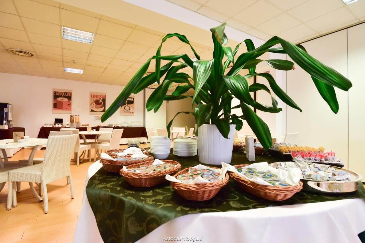 Standard Hotel Udine Pradamano ภายนอก รูปภาพ