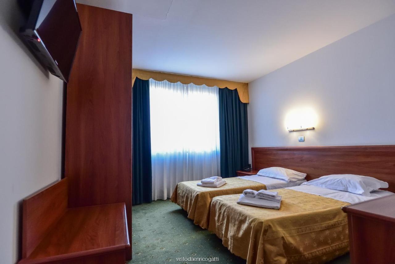 Standard Hotel Udine Pradamano ภายนอก รูปภาพ